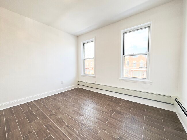 Foto del edificio - 3778 102nd St