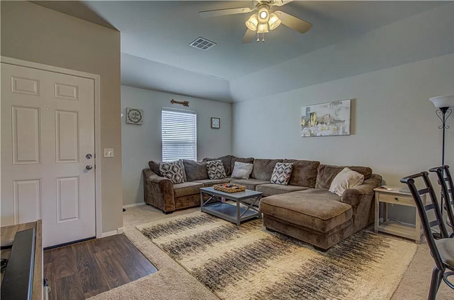 Building Photo - Charming 3-Bedroom, 2-Bath Home Near Lake ...