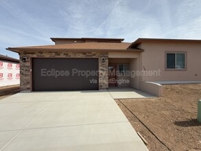 Building Photo - 250 Sasha St