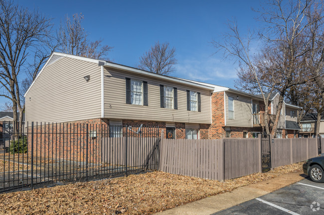 Building Photo - Shadowbrook Townhomes