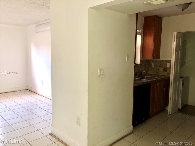 Foto del edificio - 530 NW 114th Ave