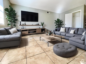 Building Photo - 3822 Englewood Cir