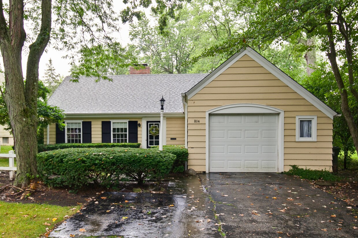 Primary Photo - 214 Washington Cir