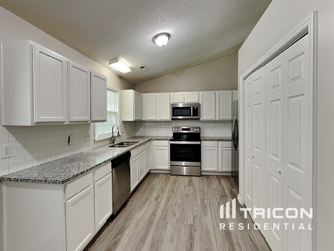 Foto del edificio - 2437 River Chase Dr