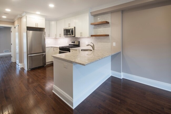 Interior Photo - Cambridge Manor