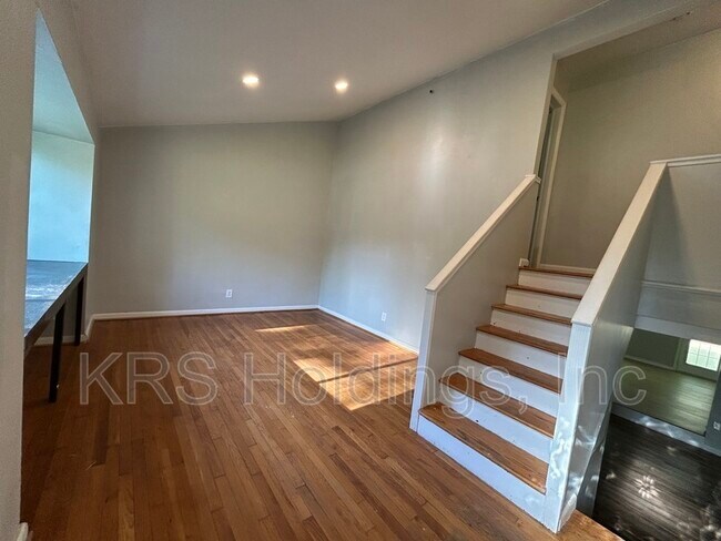 Building Photo - 524 Mango Dr