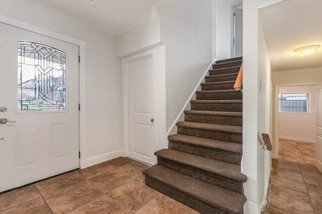 Building Photo - 2728 Valentine Ct