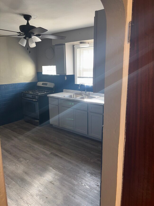 Foto del edificio - 1534 Orchid Ave