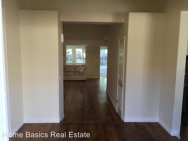 Building Photo - 4 br, 2 bath House - 3977 N Cove Dr.