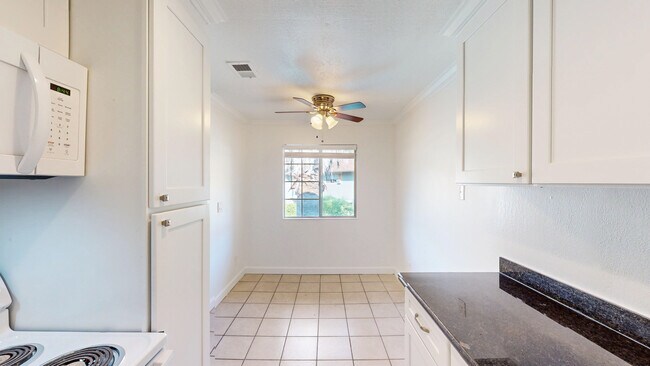 Foto del edificio - 18213 Happy Ln