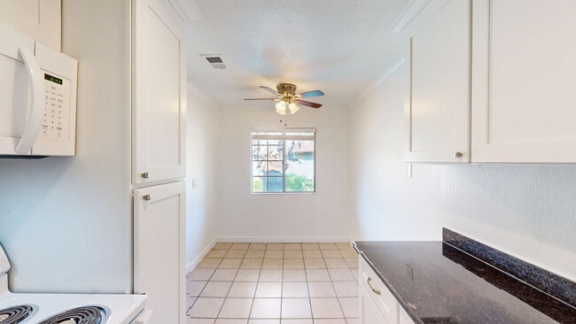 Building Photo - 18213 Happy Ln