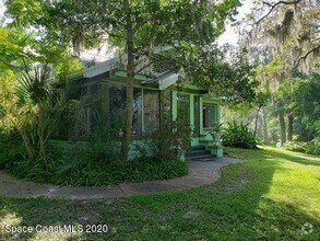 Building Photo - 880 Spiller St