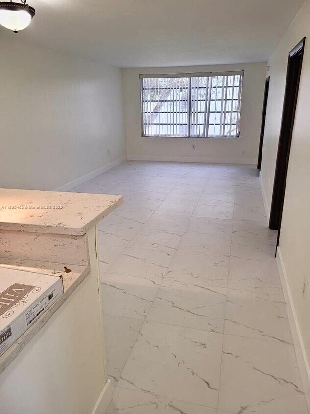 Foto principal - 7480 NW 17th St