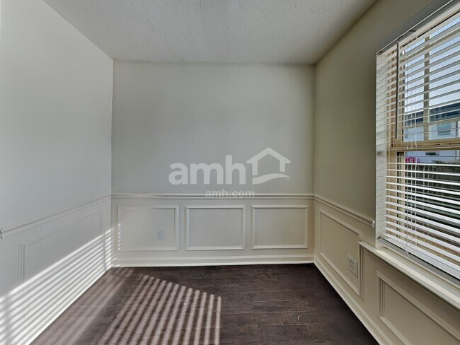 Foto del edificio - 123 Farmbrook Ct