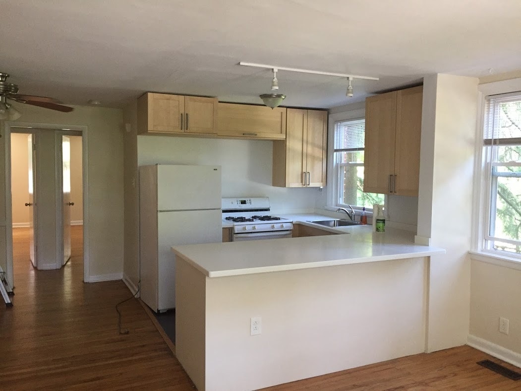 Kitchen - 7006 Boyer St