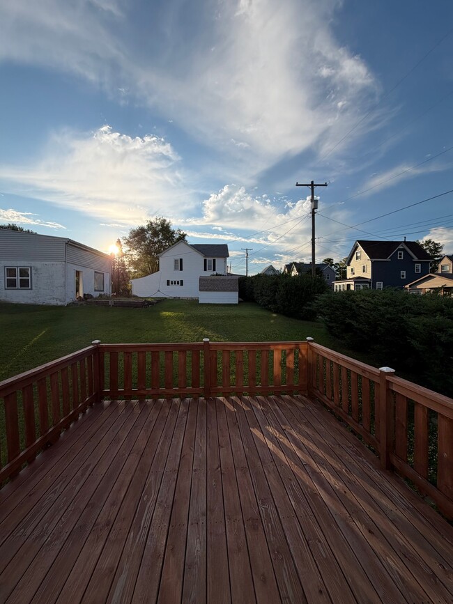 Building Photo - 300 W Owens Ave