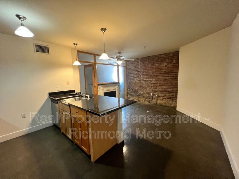 Foto principal - 1321 1/2 E. Main St.