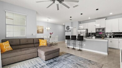 Building Photo - 4976 Windermere Ave