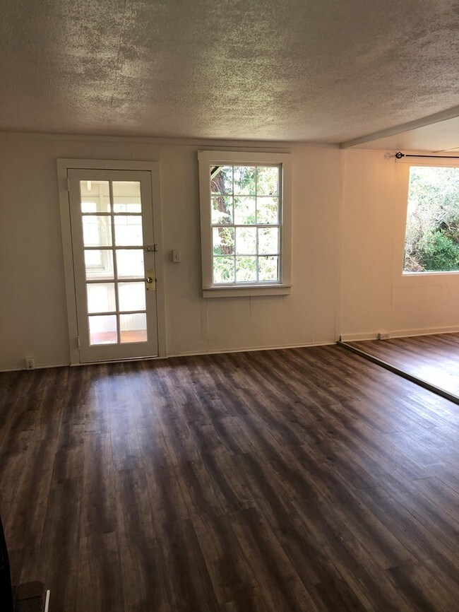 Foto del edificio - Quaint Carmel Valley Cottage