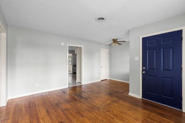 Building Photo - For Rent: Spacious 4-Bedroom Family Home