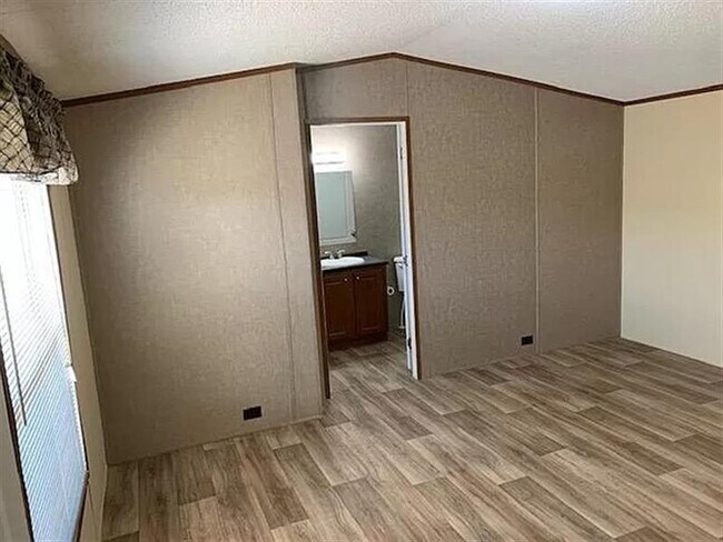 Building Photo - Vista Sier Homes