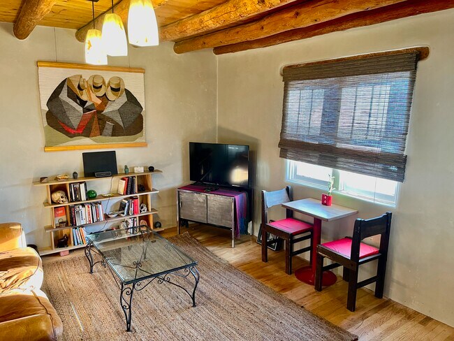 Building Photo - 706 Galisteo St