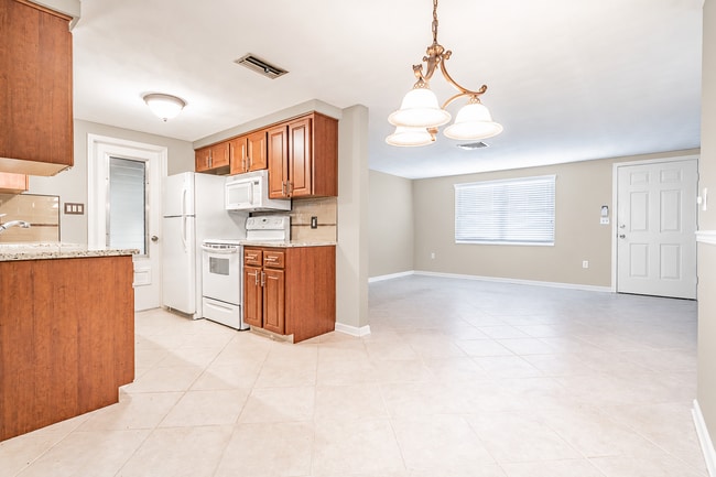 Building Photo - 7715 Sue Ellen Dr
