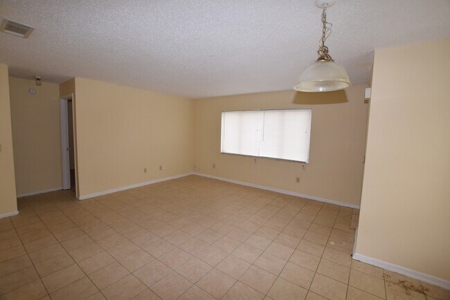 Foto del edificio - 2 bedroom, 2 bath duplex for rent at 4705 ...