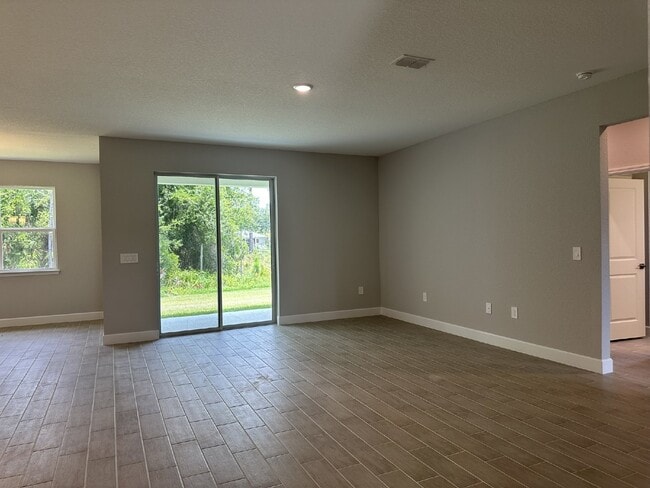 Building Photo - "Charming 3-Bedroom, 2-Bath Home with Near...
