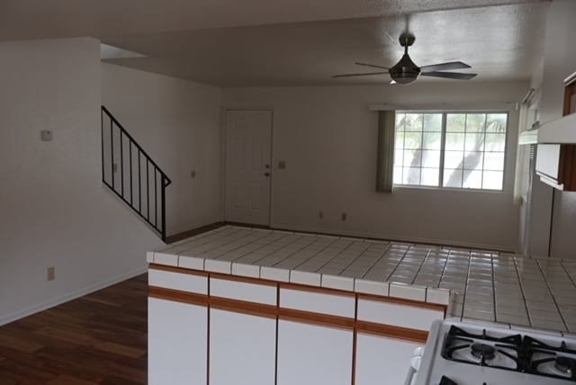 Building Photo - 571 S Evergreen Dr