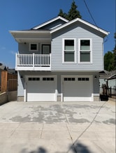 Building Photo - 7965 N Fenwick Ave