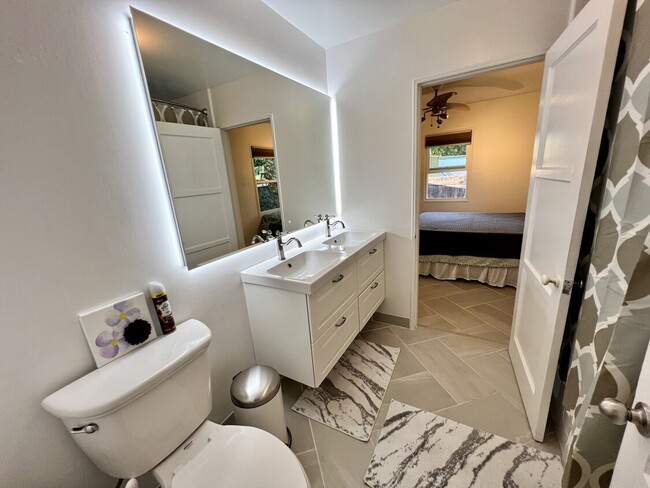 Bathroom - 530 N Quarantina St