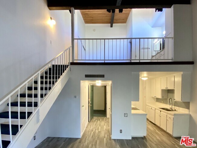 Building Photo - 5460 White Oak Ave