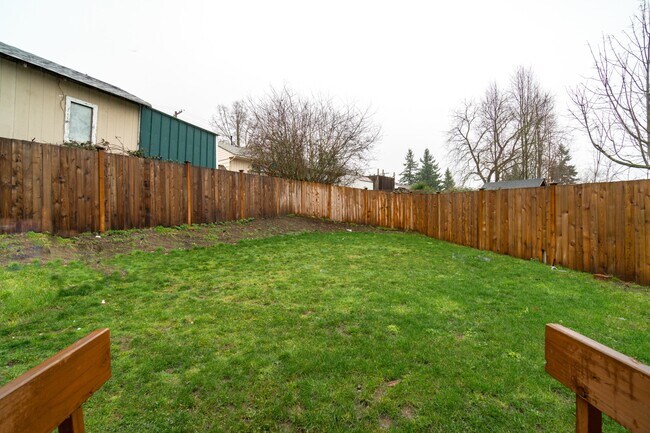 Building Photo - 1810 Harrington Ave NE