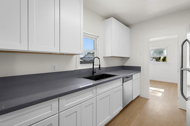 Building Photo - Freshly Remodeled 3 Bed / 2 Bath Home with Large Private Yard