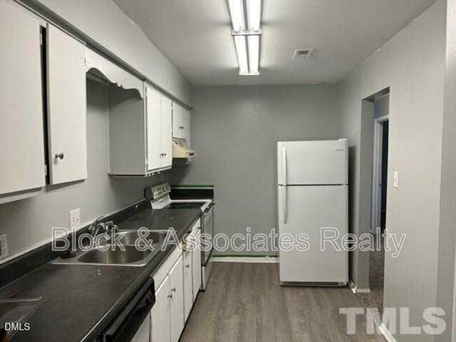 Building Photo - 1281 Schaub Dr