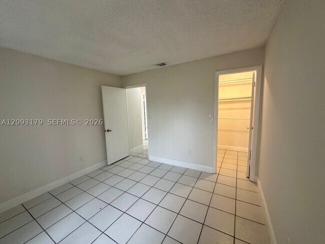 Building Photo - 4756 SW 136th Pl