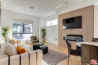 Building Photo - 2034 S Curson Ave