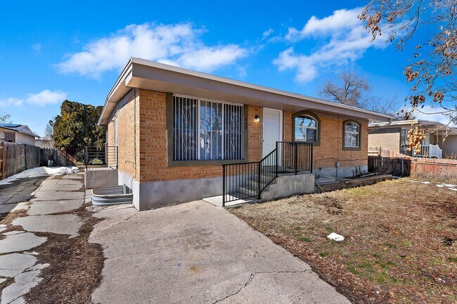 Foto del edificio - Updated 6 bedroom home is a must see!!