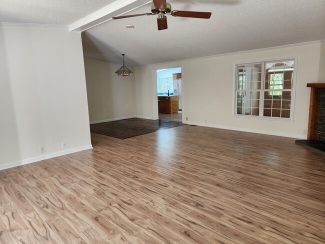 Foto del edificio - 5807 Grimshaw Rd