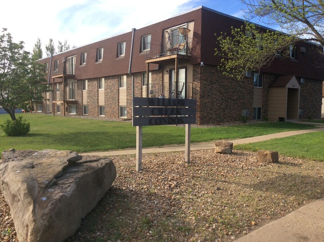 1814 Prairie Ave Unit 16, Dickinson, ND 58601 Room for Rent in