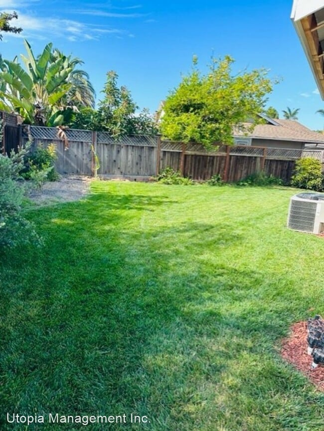 Building Photo - 4 br, 2.5 bath House - 430 Pepperdine Ct