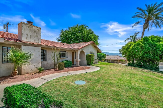 Foto del edificio - 79990 Camelback Dr