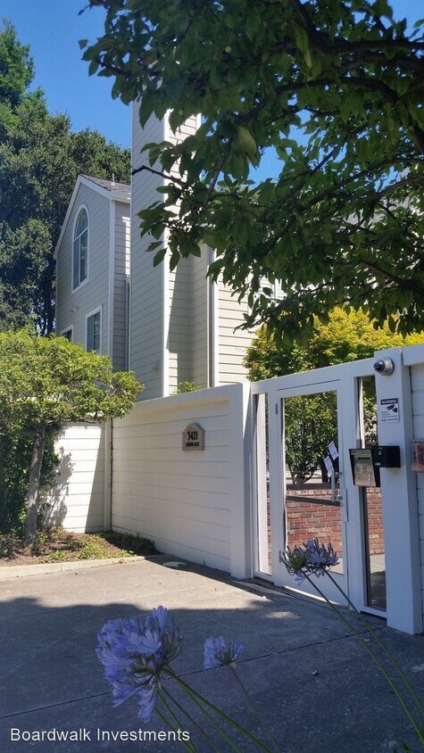 Primary Photo - 3 br, 3.5 bath House - 3421 El Camino Real...