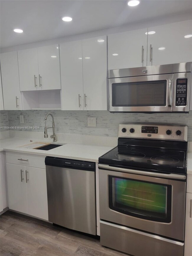 Foto del edificio - 1470 NE 125th Terrace
