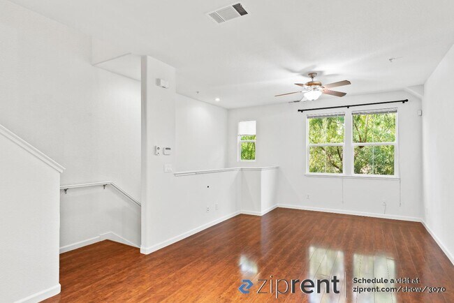 Foto del edificio - 2456 Autumnvale Ave