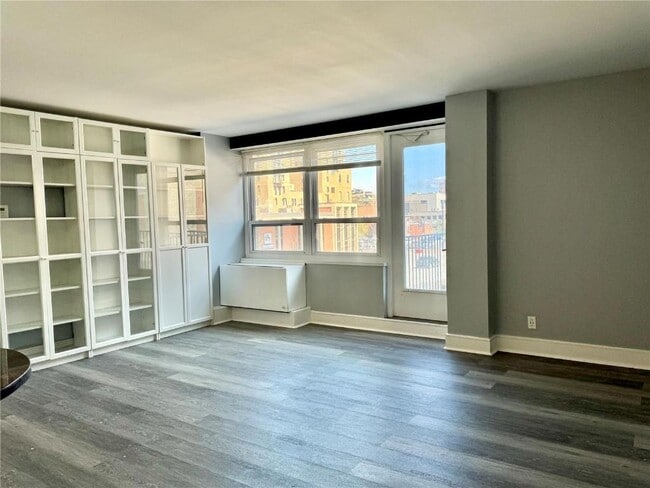 Building Photo - 210 N 17th St