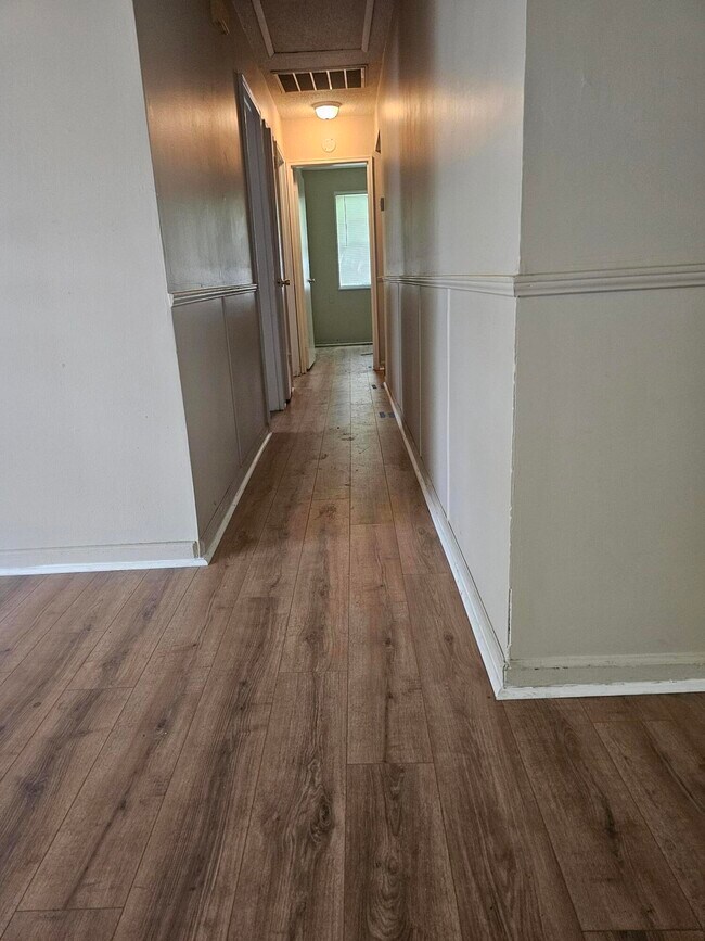 Foto del edificio - 641 Yates St NE