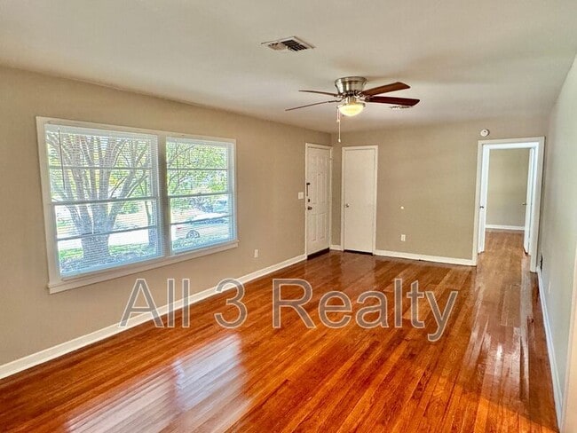 Building Photo - 3346 Vermont Dr