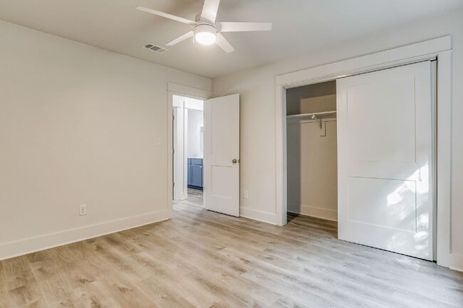 Building Photo - Welcome home to this beautifully updated 2-bedroom, 1-bath unit in a well-maintained triplex!